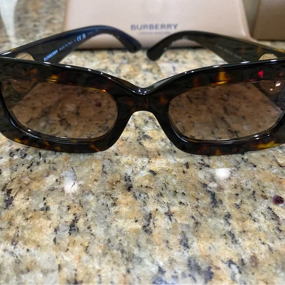 Burberry Tortoiseshell Rectangular Sunglasses with Brown Lenses - Picture 2 of 6